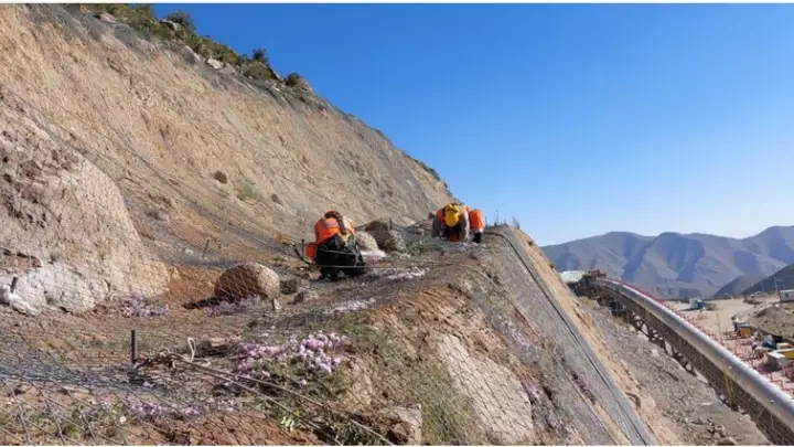 Protection contre les chutes de pierres - Quellaveco mine 2023