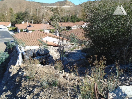 Ochrona przed spływami gruzowymi (rumowisko) i płytkimi  osuwiskami - Camarillo Springs emergency Debris Flow Barriers 2015