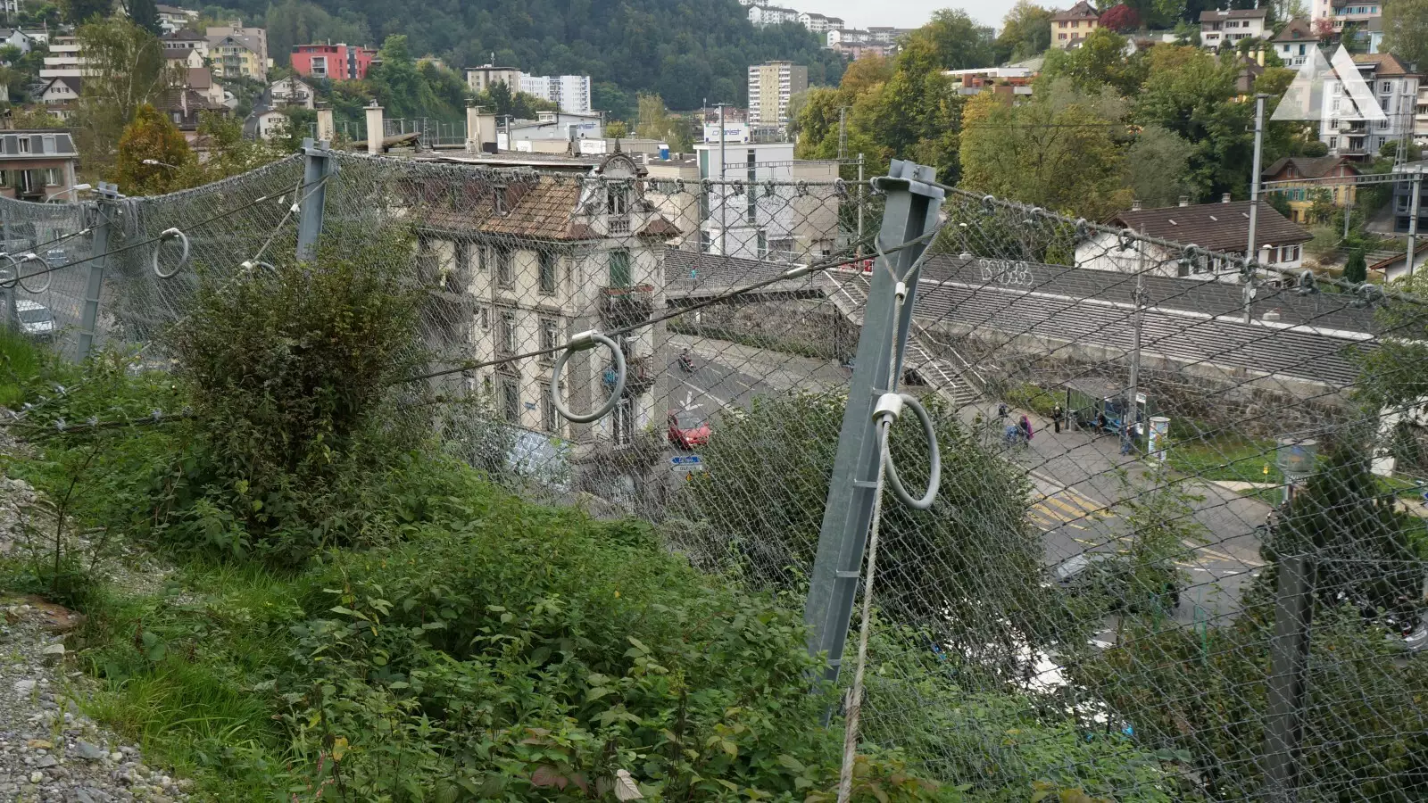 Protección contra flujos de detritos y deslizamientos superficiales - Baselstrasse, Lucerne 2014