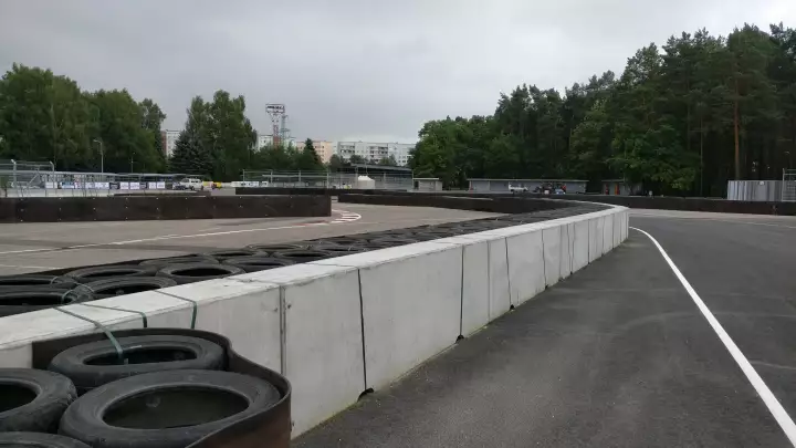 Circuitos e instalaciones de prueba - Bikernieku Trase - double sided concrete barrier 2016