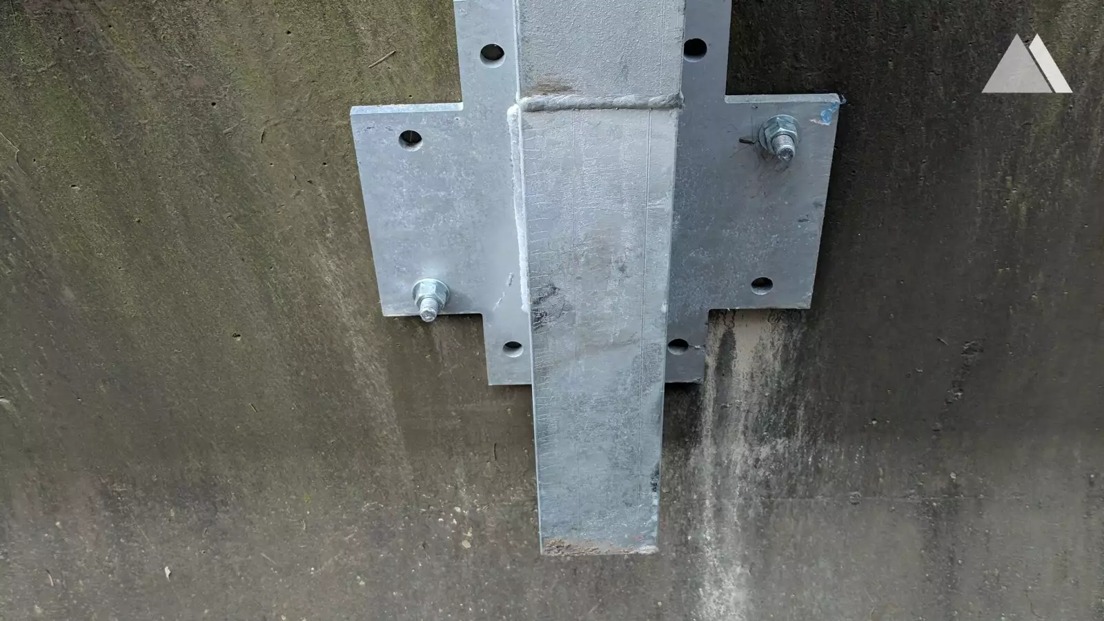 Protezione da caduta massi - Moffet Creek, Oregon, T35 barrier on concrete guardrail 2018