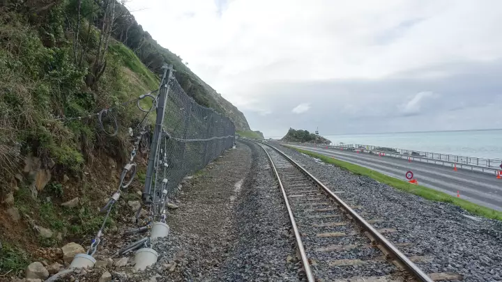 Protección contra flujos de detritos y deslizamientos superficiales - Kaikoura State Highway (SR27)   Coastal Pacific Rail (NS15) 2019