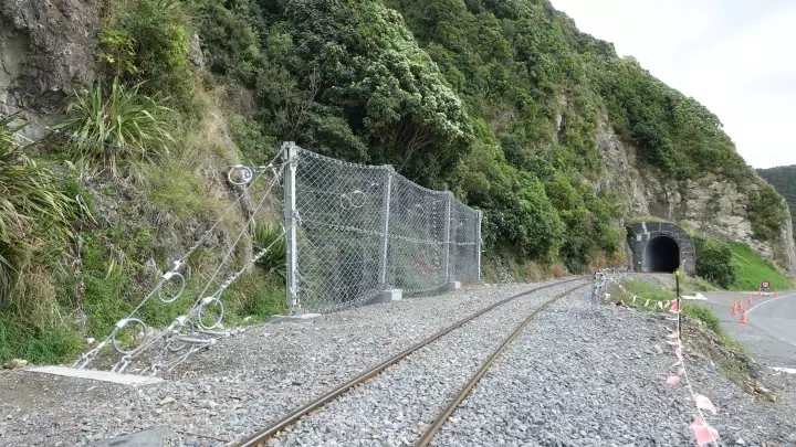 Proteção contra fluxos de detritos - Kaikoura State Highway (SR27)   Coastal Pacific Rail (NS15) 2019