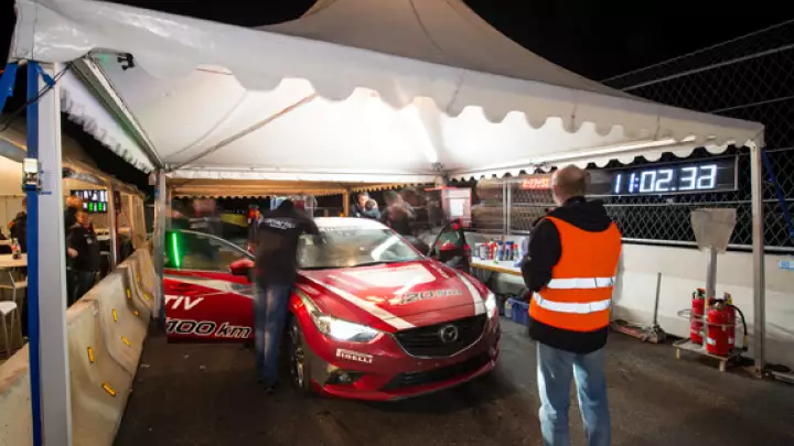 Circuitos e instalações de provas - Mazda 6 Rekordjagd 2014